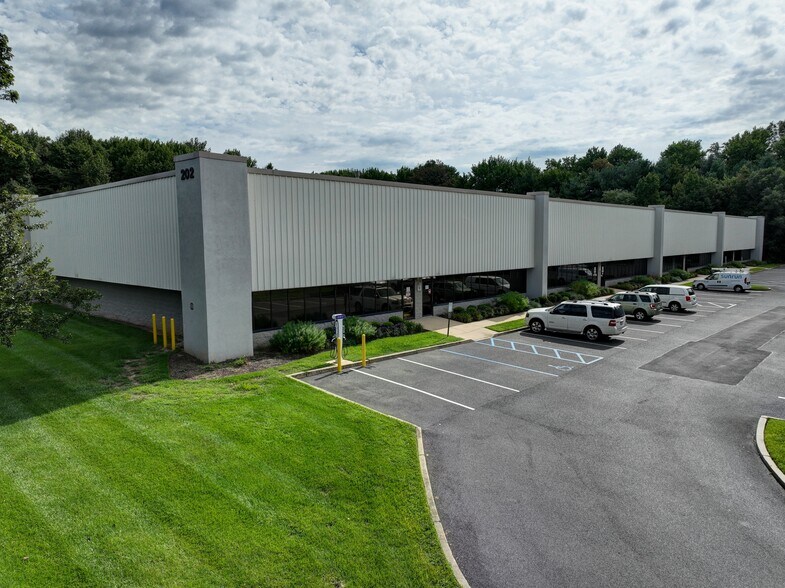More Photos Of 202 Commerce Dr, Moorestown Warehouse For Lease