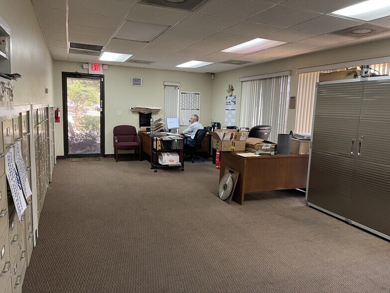 More Photos Of 3489 All American Blvd, Orlando Warehouse For Lease