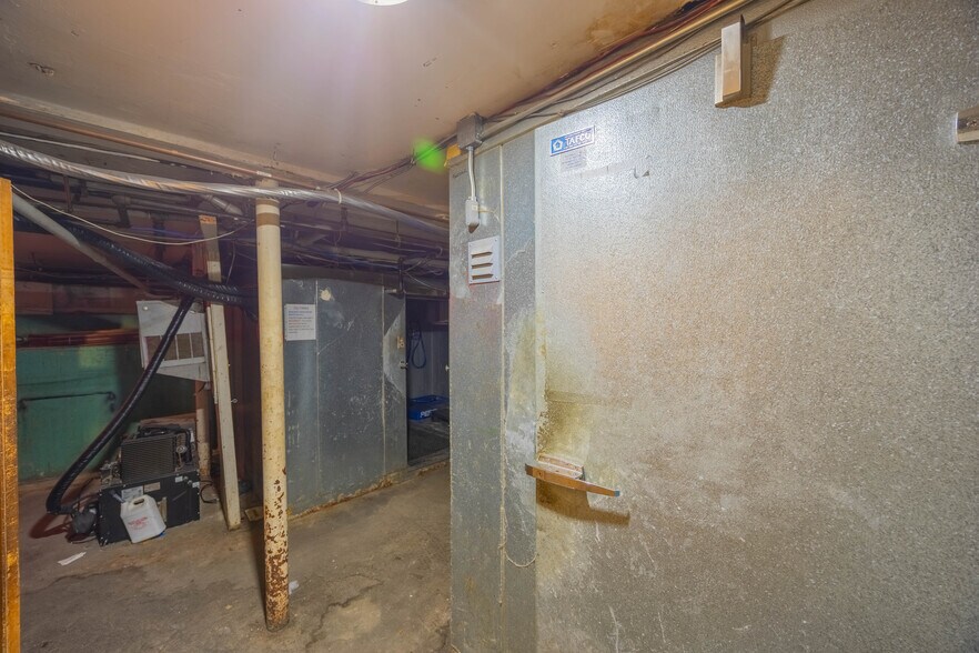More Photos Of 19 Merrimack St, Lowell Restaurant For Sale