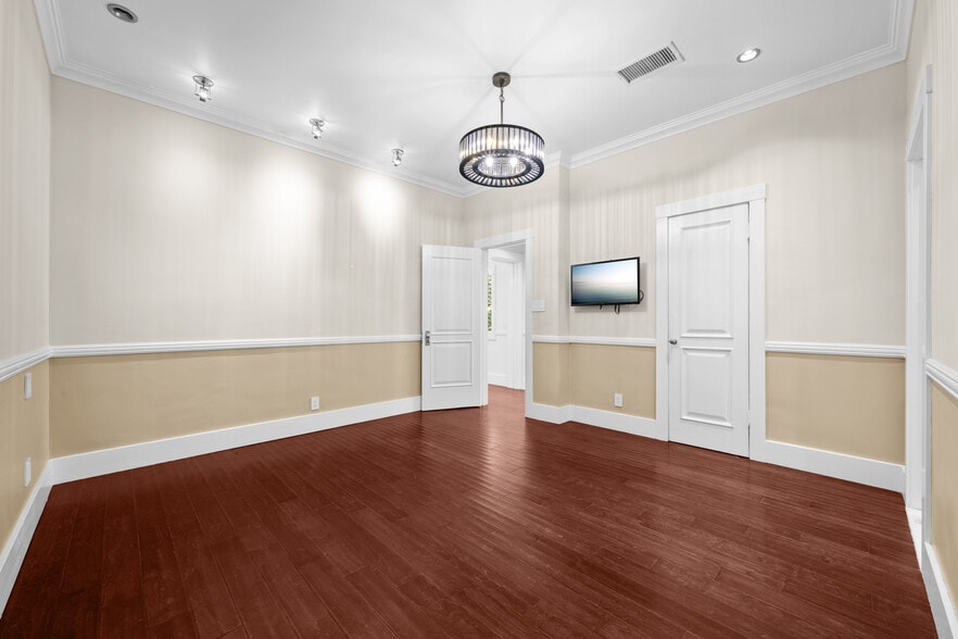 More Photos Of 803 S Sycamore Ave, Los Angeles Multifamily For Sale