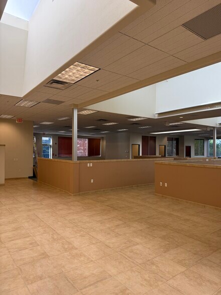 More Photos Of 3684 N Townsend Ave, Montrose Flex For Sale