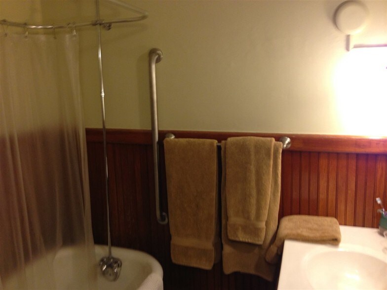 More Photos Of 42 Central St, Newport Flex For Lease