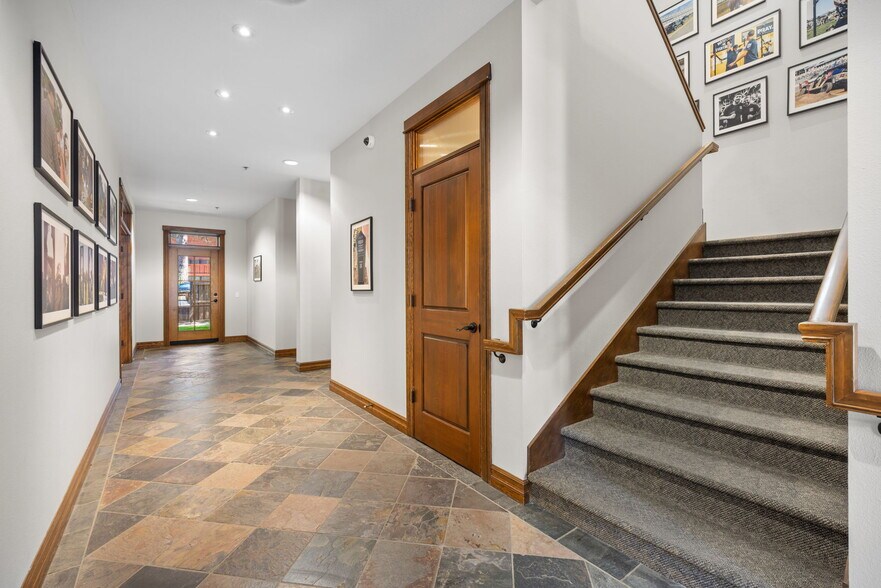 More Photos Of 750 Buckaroo Trl, Sisters Office For Sale