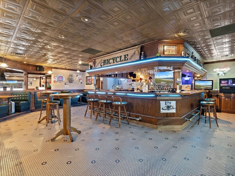 More Photos Of 2105 1st Ave, Rock Falls Hotel For Sale