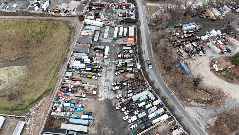 More Photos Of 168 Townline Rd, Kings Park Land For Lease