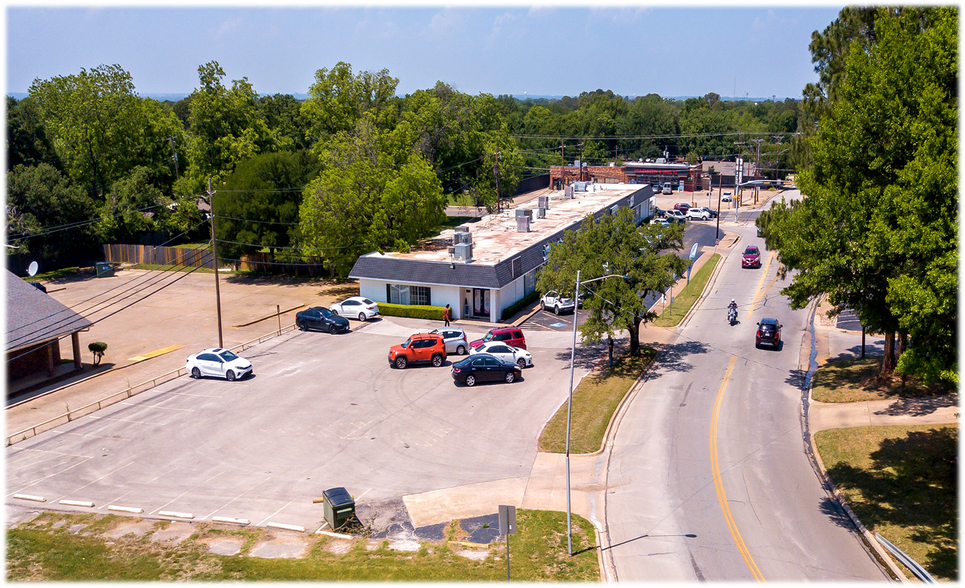 More Photos Of 1012 N Davis Dr, Arlington Storefront For Lease