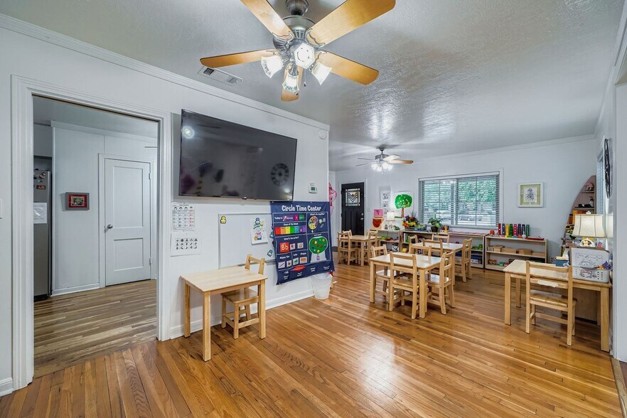 More Photos Of 405 W Main St, Round Rock Daycare Center For Lease