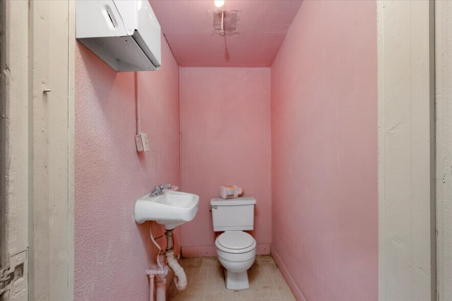 More Photos Of 624 Park Blvd, Orange Cove General Retail For Sale