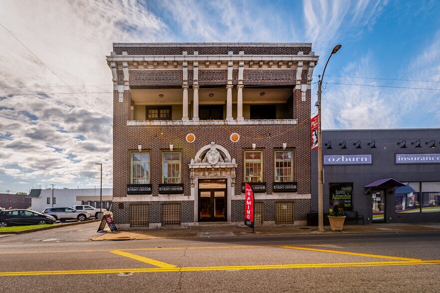 Primary Photo Of 1329 Walnut St, Murphysboro Office For Sale