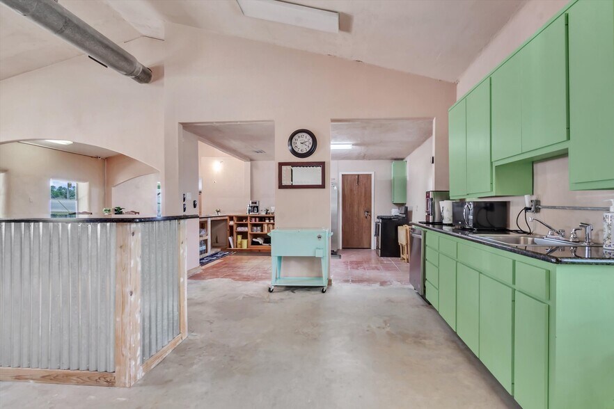 More Photos Of 4002 E Highway 290, Dripping Springs Freestanding For Sale