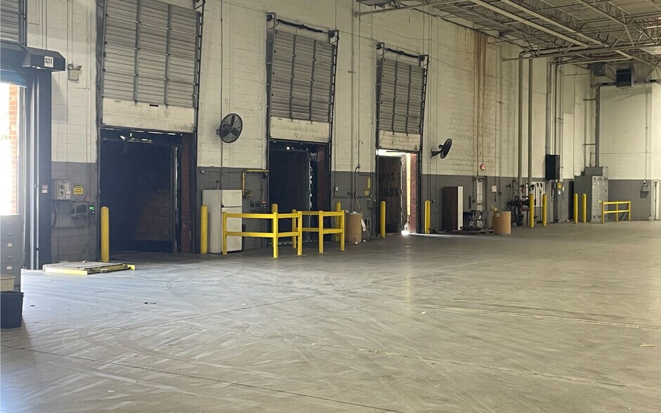 More Photos Of 14481 Lochridge Blvd, Covington Warehouse For Lease