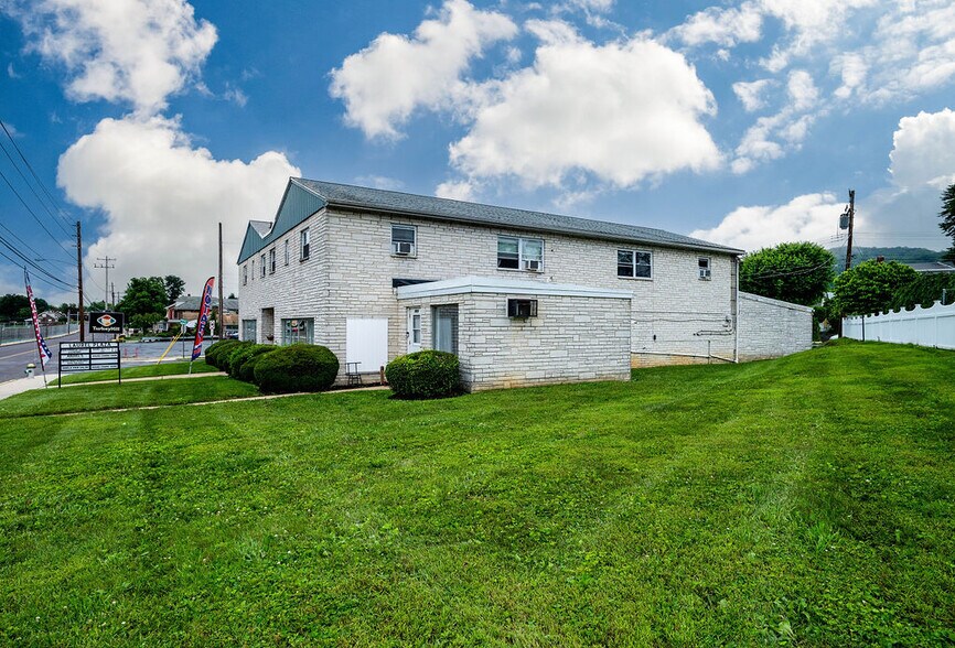 More Photos Of 3631 Kutztown Rd, Temple Storefront Retail Residential For Lease