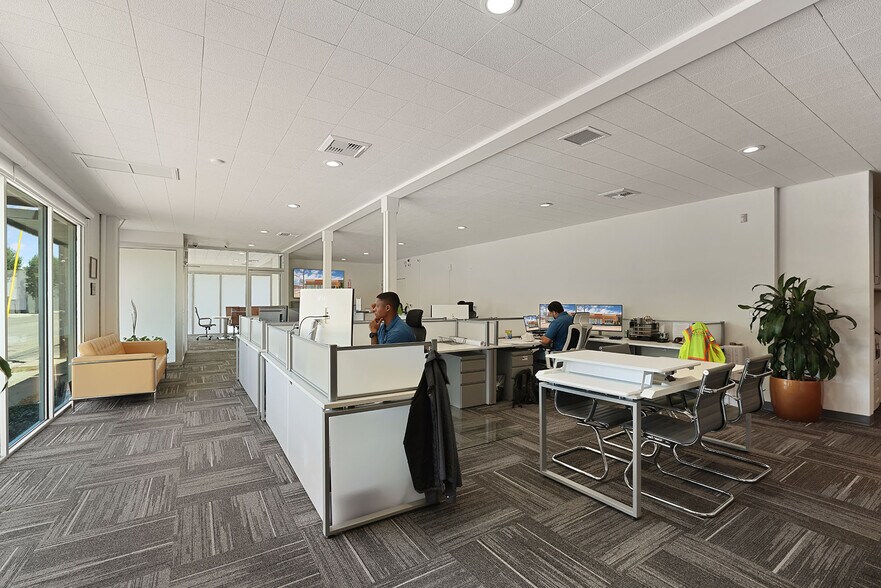 More Photos Of 702-714 W Fremont St, Stockton Light Distribution For Lease