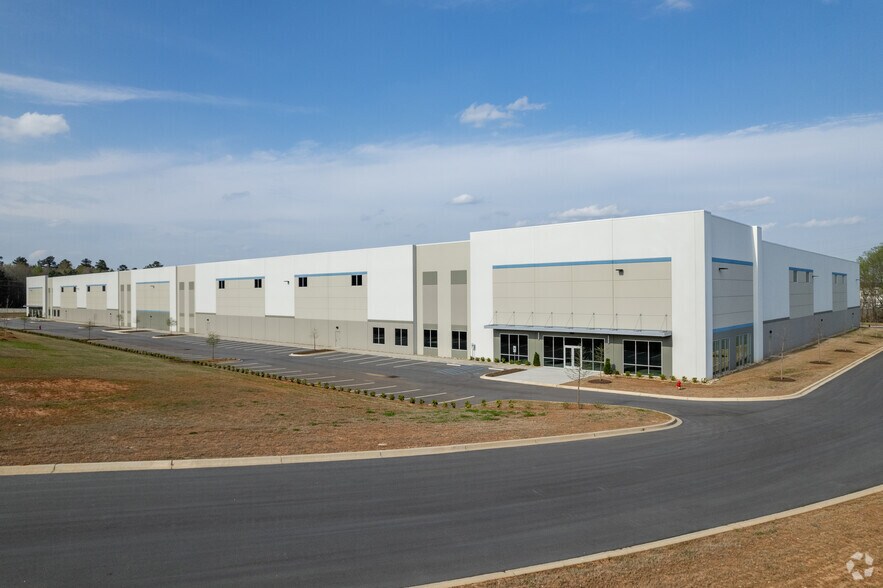 More Photos Of 6675 Highway 221, Roebuck Warehouse For Lease