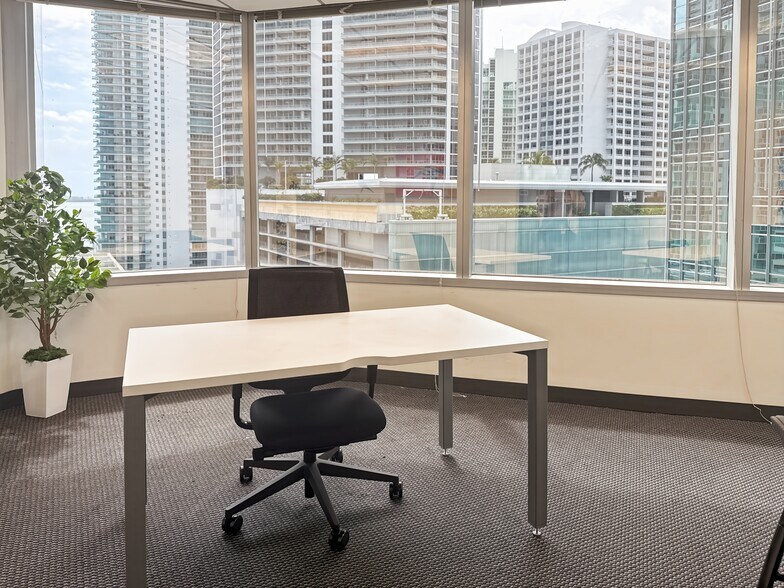 More Photos Of 1221 Brickell Ave, Miami Coworking Space