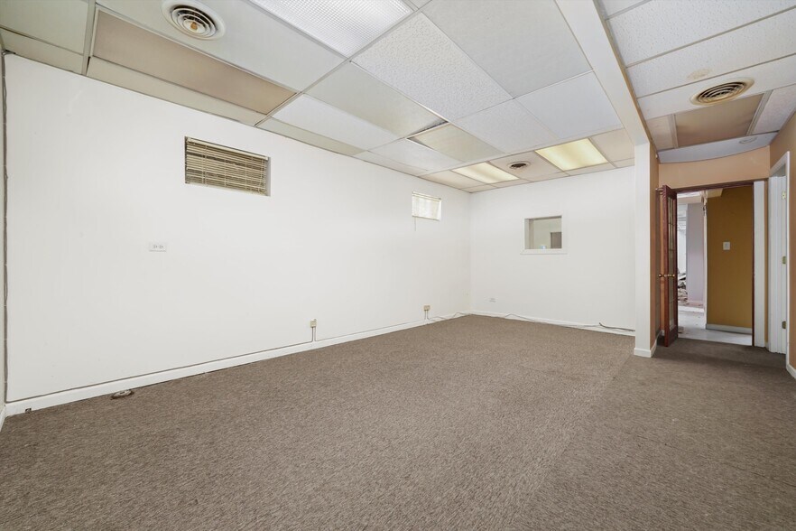 More Photos Of 2024 W 79th St, Chicago Medical For Sale