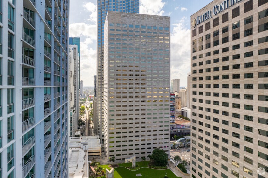 More Photos Of 201 S Biscayne Blvd, Miami Office Residential For Lease