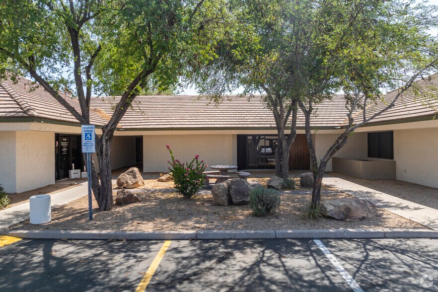 More Photos Of 10555-10599 N Tatum Blvd, Paradise Valley Medical For Lease