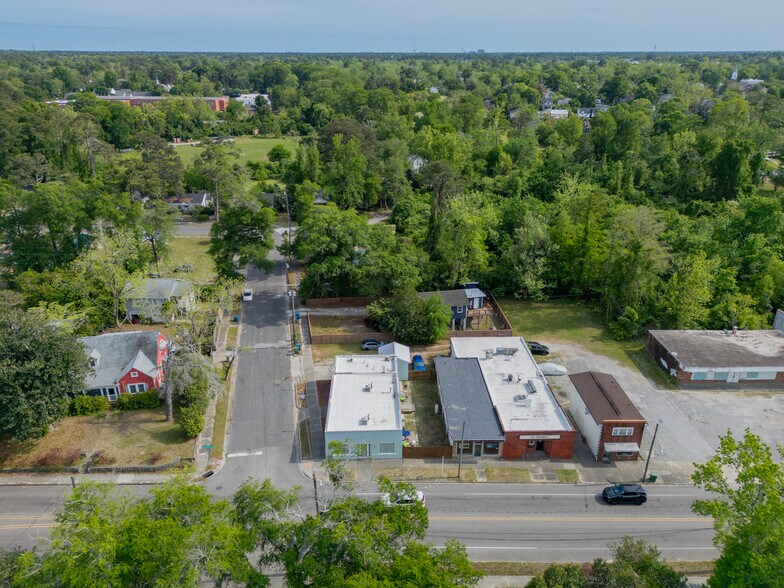 More Photos Of 2020 Princess Place Dr, Wilmington Freestanding For Sale