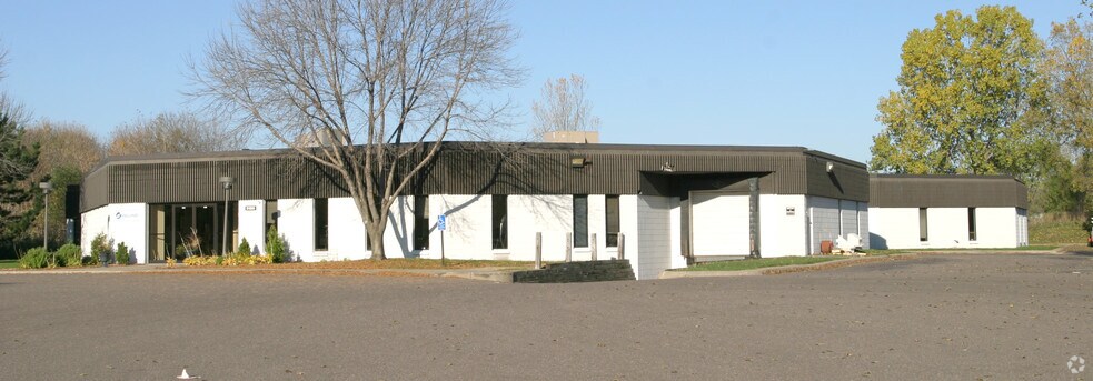 More Photos Of 9100 49th Ave N, Minneapolis Flex For Sale