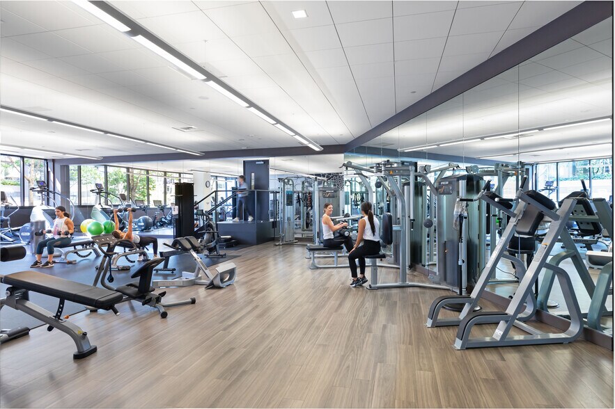 More Photos Of 10900 NE 4th St, Bellevue Office For Lease