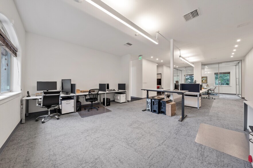 More Photos Of 2500 W William Cannon Dr, Austin Loft Creative Space For Sale