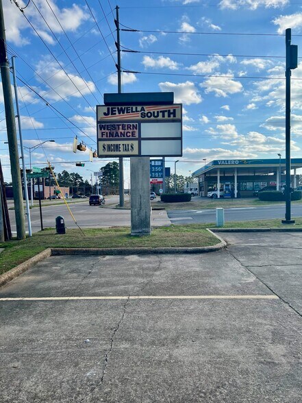 More Photos Of 8236-8240 Jewella Ave, Shreveport Storefront Retail Office For Sale