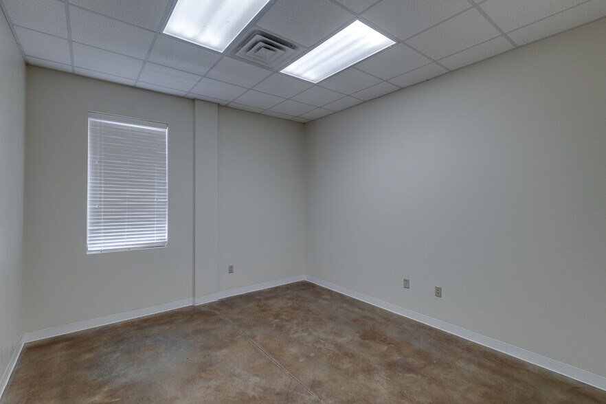 More Photos Of 169 Sterling Ave, West Monroe Flex For Sale