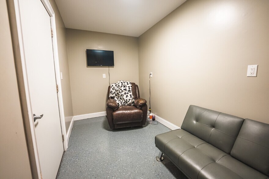 More Photos Of 19462 Lee Hwy, Abingdon General Retail For Sale