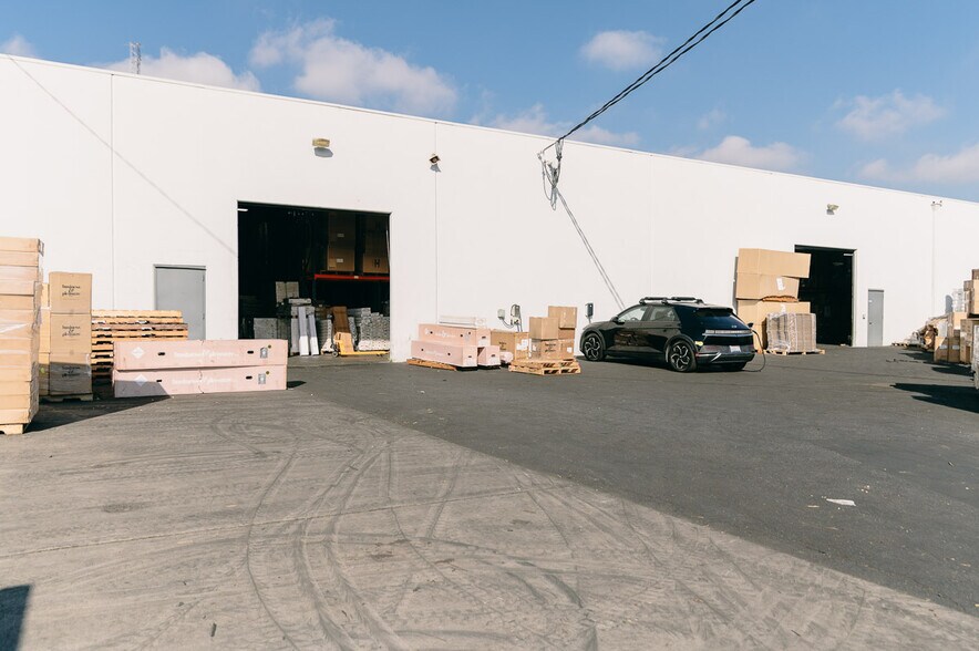More Photos Of 19010 S Alameda St, Rancho Dominguez Distribution For Lease