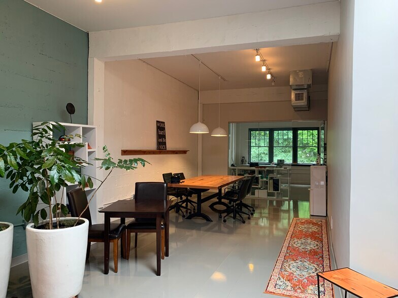 More Photos Of 422 NW 8th Ave, Portland Storefront Retail Office For Sale