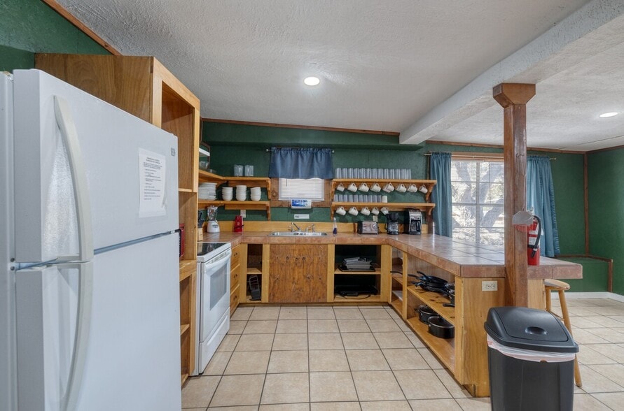 More Photos Of 49 Encino Dr, Concan Convenience Store For Sale