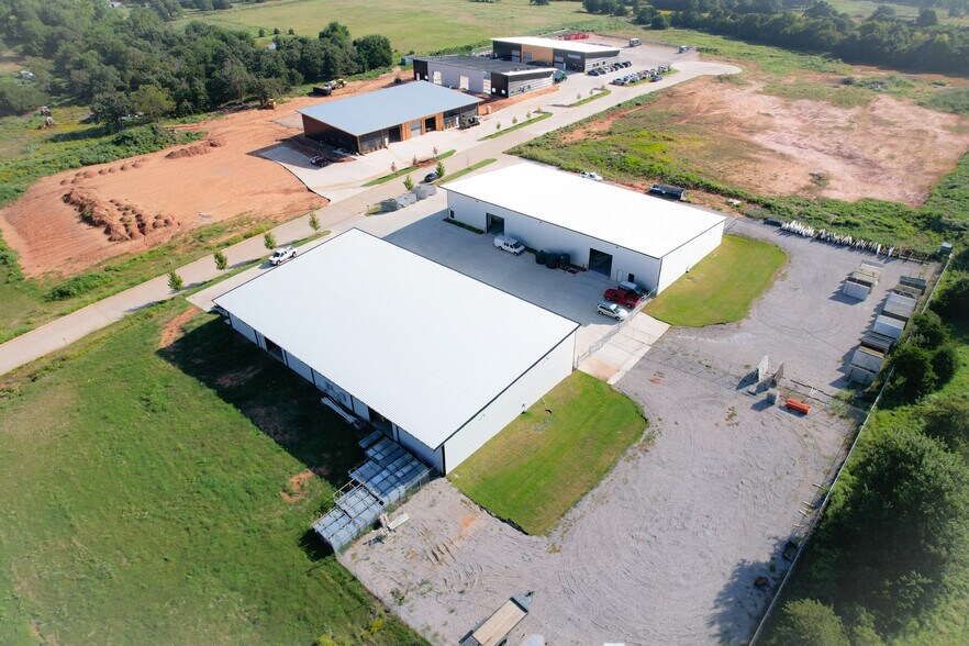 More Photos Of 1662 Freedom Market Pl, Edmond Warehouse For Lease