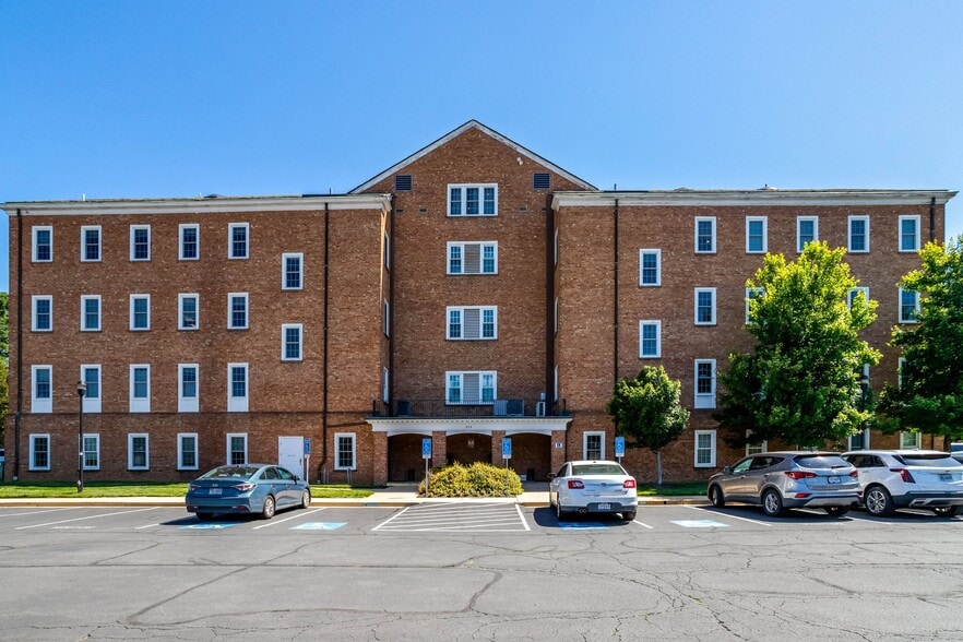 More Photos Of 313 Park Ave, Falls Church Medical For Sale