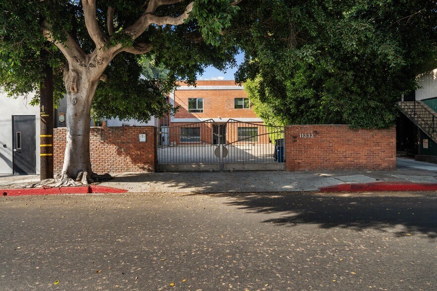 Primary Photo Of 11333 Iowa Ave, Los Angeles Loft Creative Space For Sale