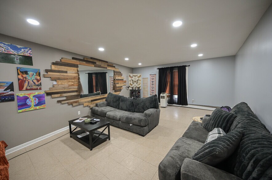 More Photos Of 704 Utica St, Oriskany Specialty For Sale