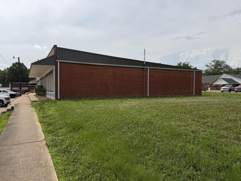 More Photos Of 114 Dogwood Ave, Middleton Auto Repair For Sale