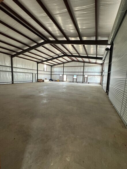 More Photos Of 4072 Old Lorena Rd, Lorena Light Manufacturing For Lease