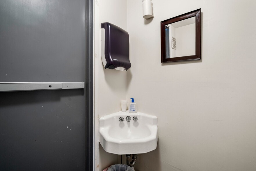 More Photos Of 113 Belmont St, Belmont Office For Sale