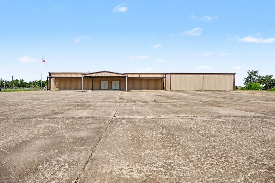 More Photos Of 37310 FM 521 Rd, Brazoria Distribution For Lease