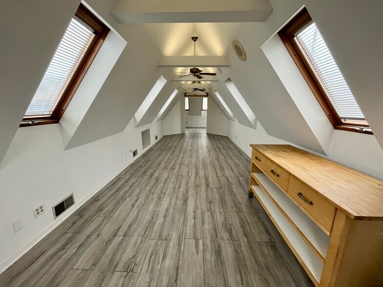 More Photos Of 2345 W University Ave, Saint Paul Warehouse For Lease