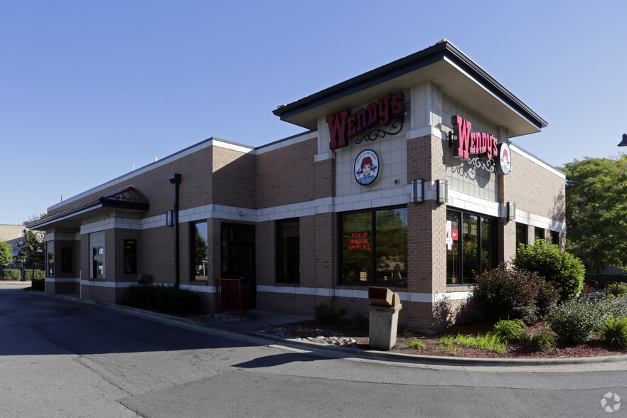 Primary Photo Of 11 N Harlem Ave, Oak Park Fast Food For Sale