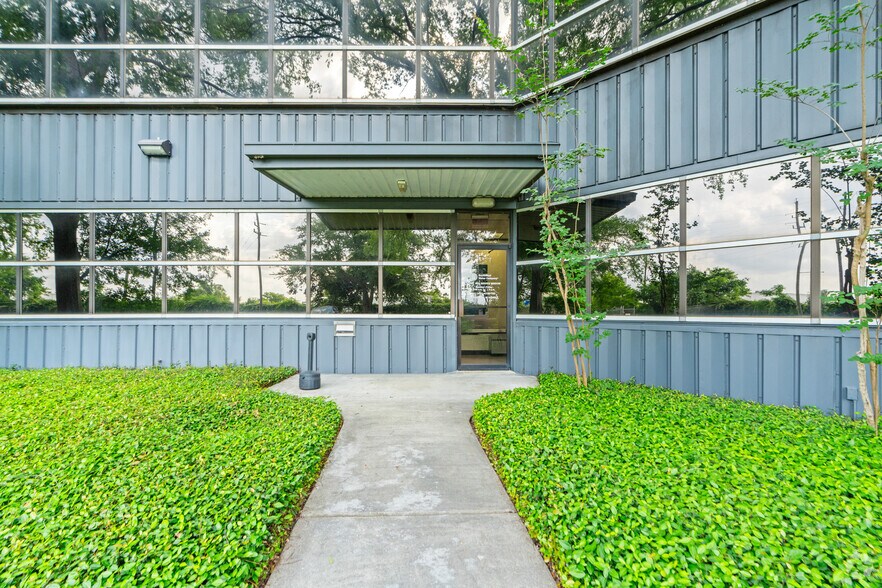 More Photos Of 11302 Tanner Rd, Houston Office For Sale