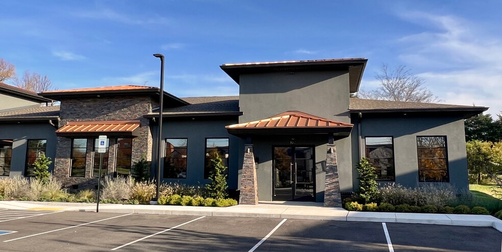 More Photos Of 125 Maple Row Blvd., Hendersonville Office For Lease