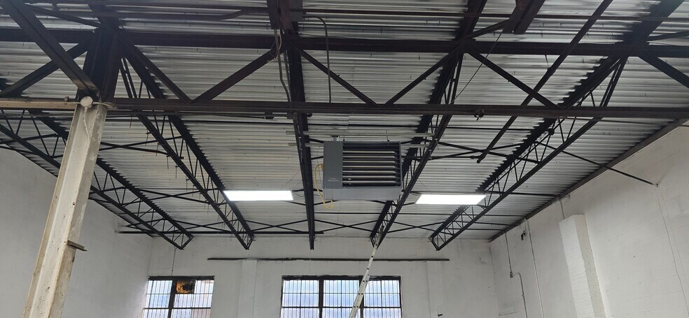 More Photos Of 1407 Redeker Rd, Des Plaines Industrial For Lease