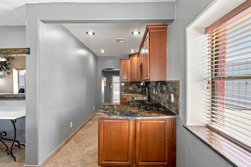 More Photos Of 3835 E Technical Dr, Tucson Warehouse For Lease