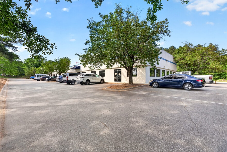 More Photos Of 100 Business Pky, Piedmont Light Manufacturing For Sale