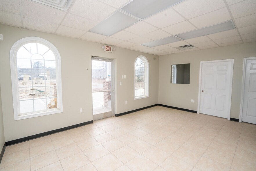 5711 N Tryon St, Charlotte, NC 28213 Auto Dealership For Sale