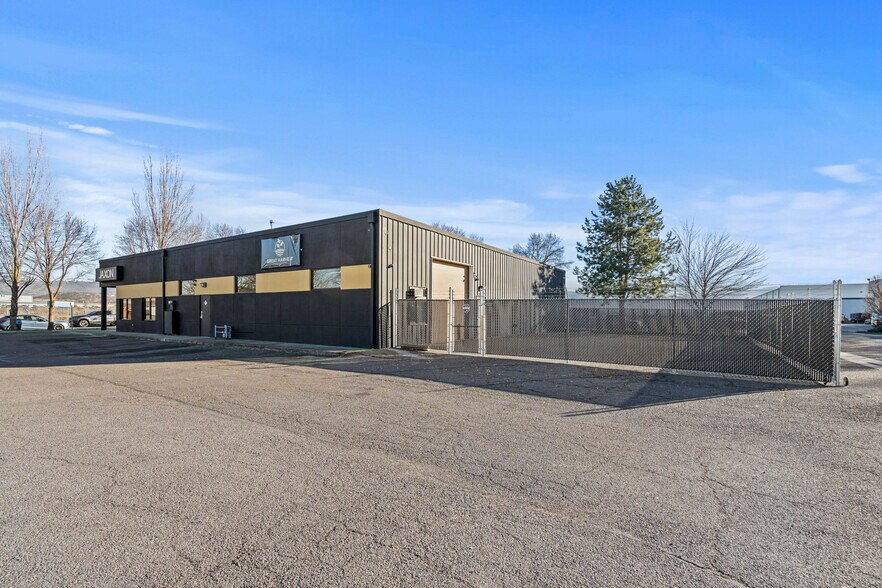 More Photos Of 4731 Industry Dr, Medford Light Manufacturing For Lease