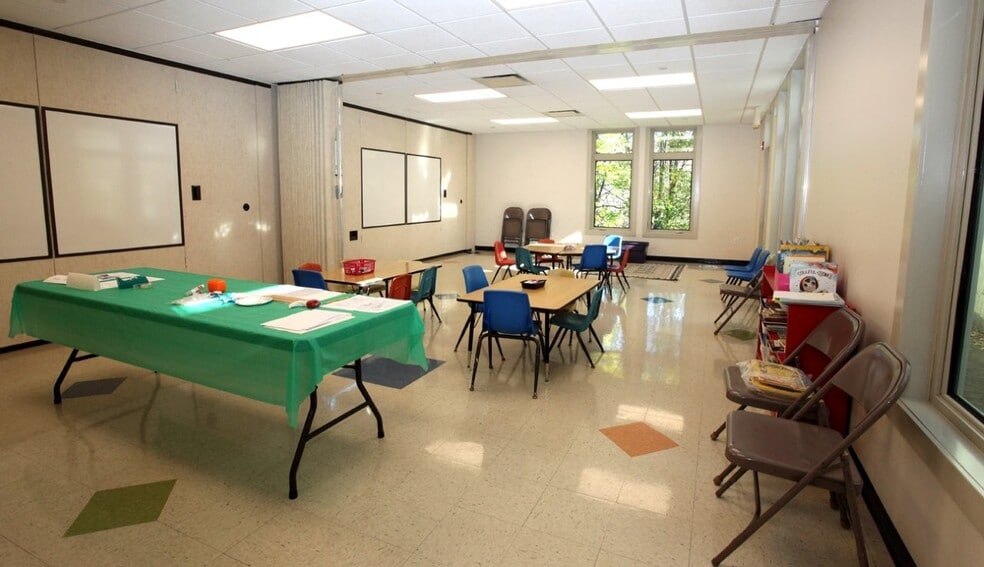 More Photos Of 115 Huntingtown Rd, Newtown Schools For Sale
